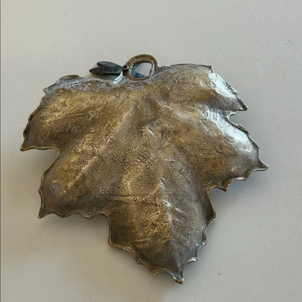Vintage Brass Leaf-Shaped Decorative Tray with Dragonfly - Picture 5 of 6